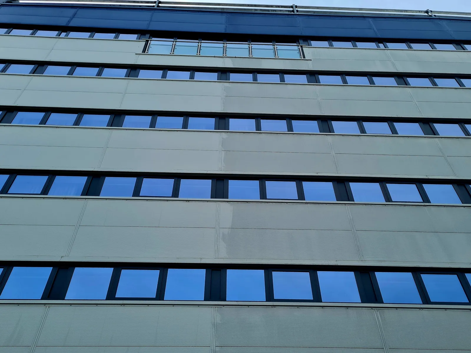 Composite cladding panels cleaned on a commercial premises